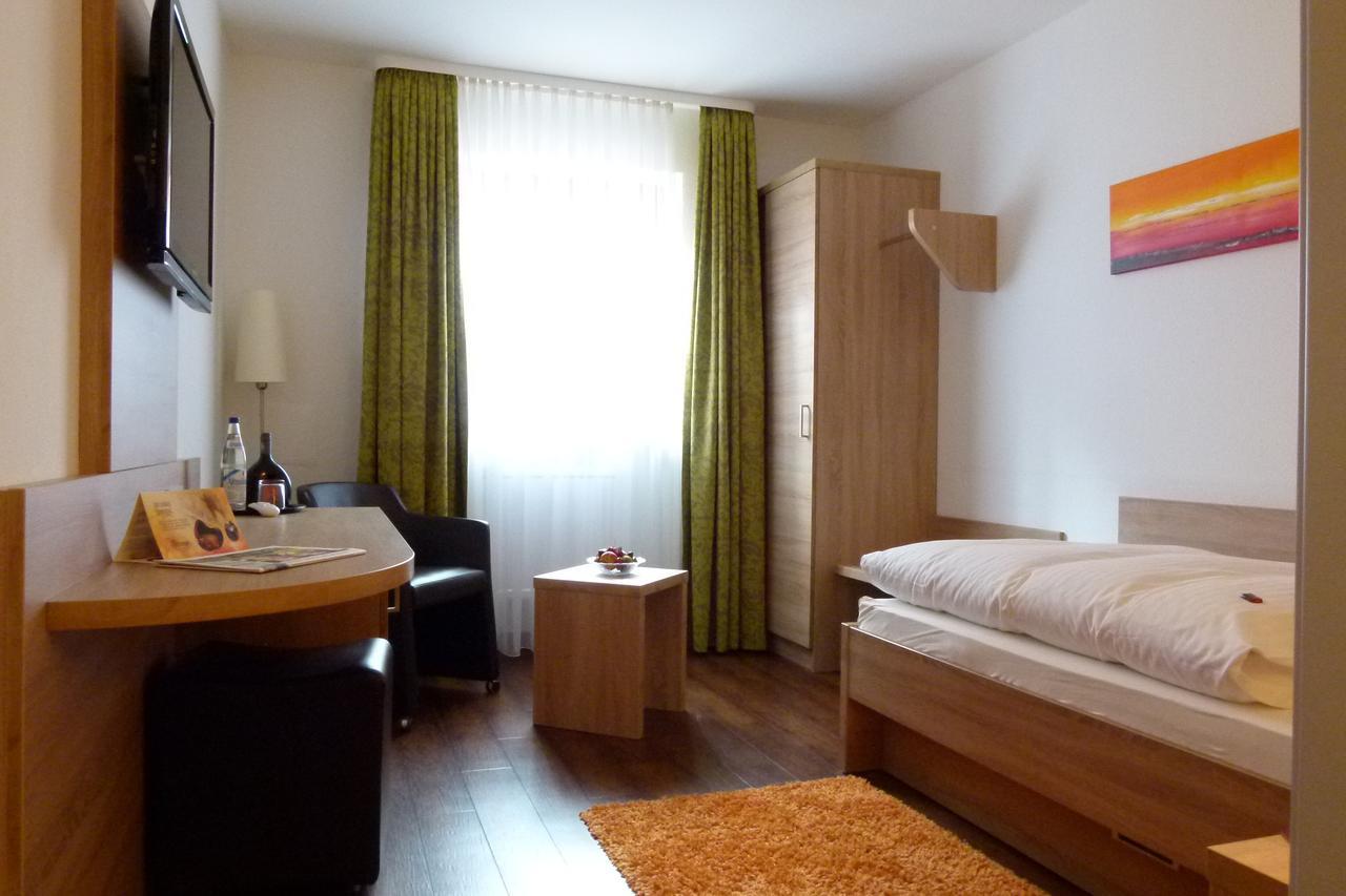 Hotel-Gasthof Zur Sonne Папенхайм Екстериор снимка