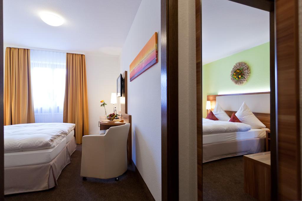 Hotel-Gasthof Zur Sonne Папенхайм Екстериор снимка